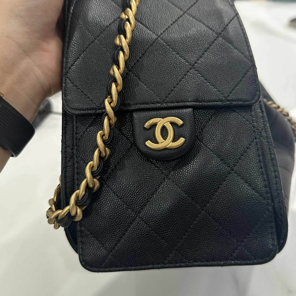 CHANEL 25 SMALL HANDBAG Grained Calfskin & Gold-Tone Metal Black - Picture 5 of 16